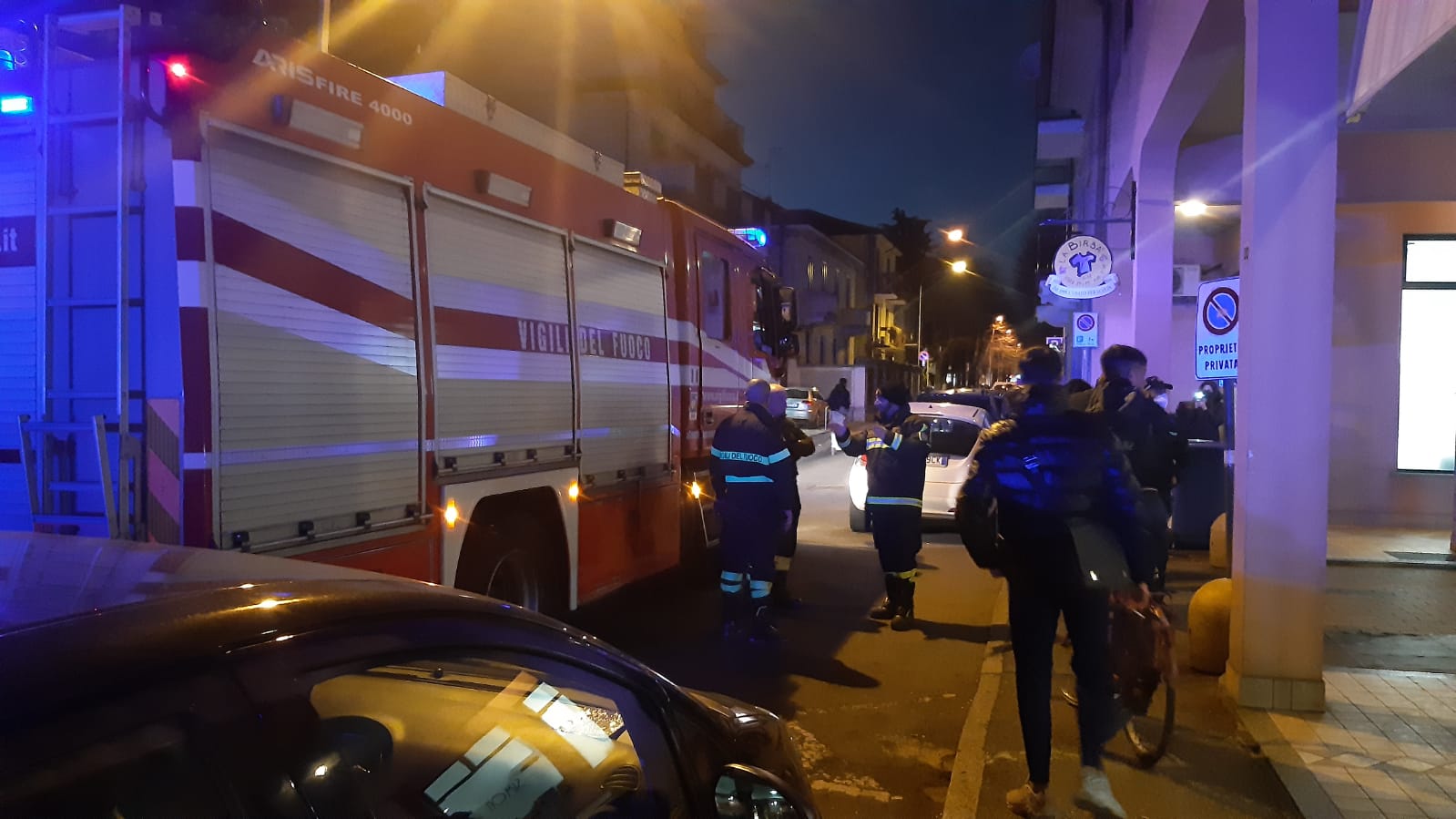 Brugherio esplosione bombola solvente via Vittorio veneto pompieri