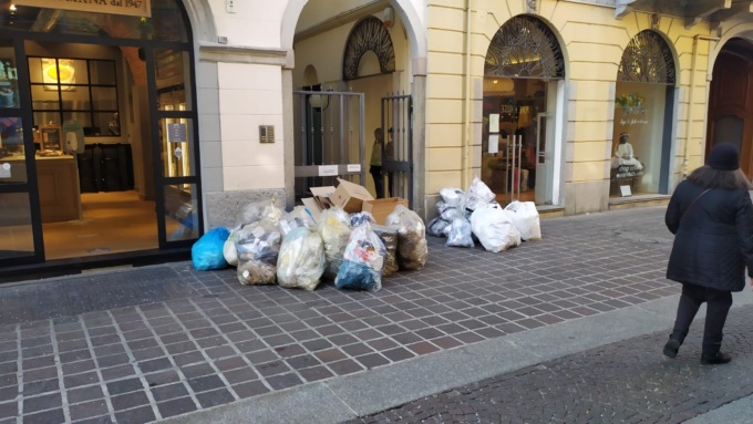 Caso rifiuti, la Giunta pronta a cambiare correndo ai ripari