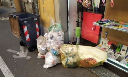 Trash mob contro la raccolta rifiuti a Monza