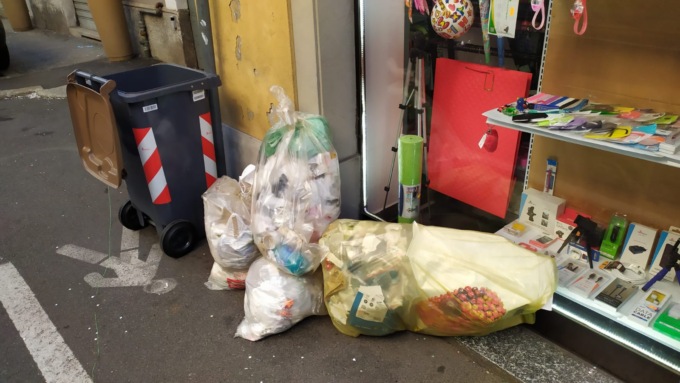 Trash mob contro la raccolta rifiuti a Monza