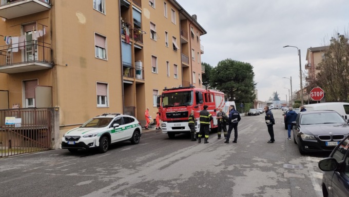 Fiamme da un appartamento, attimi di paura a Usmate Velate