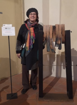 Rita Bagnoli e l'opera che ha ottenuto il primo premio 