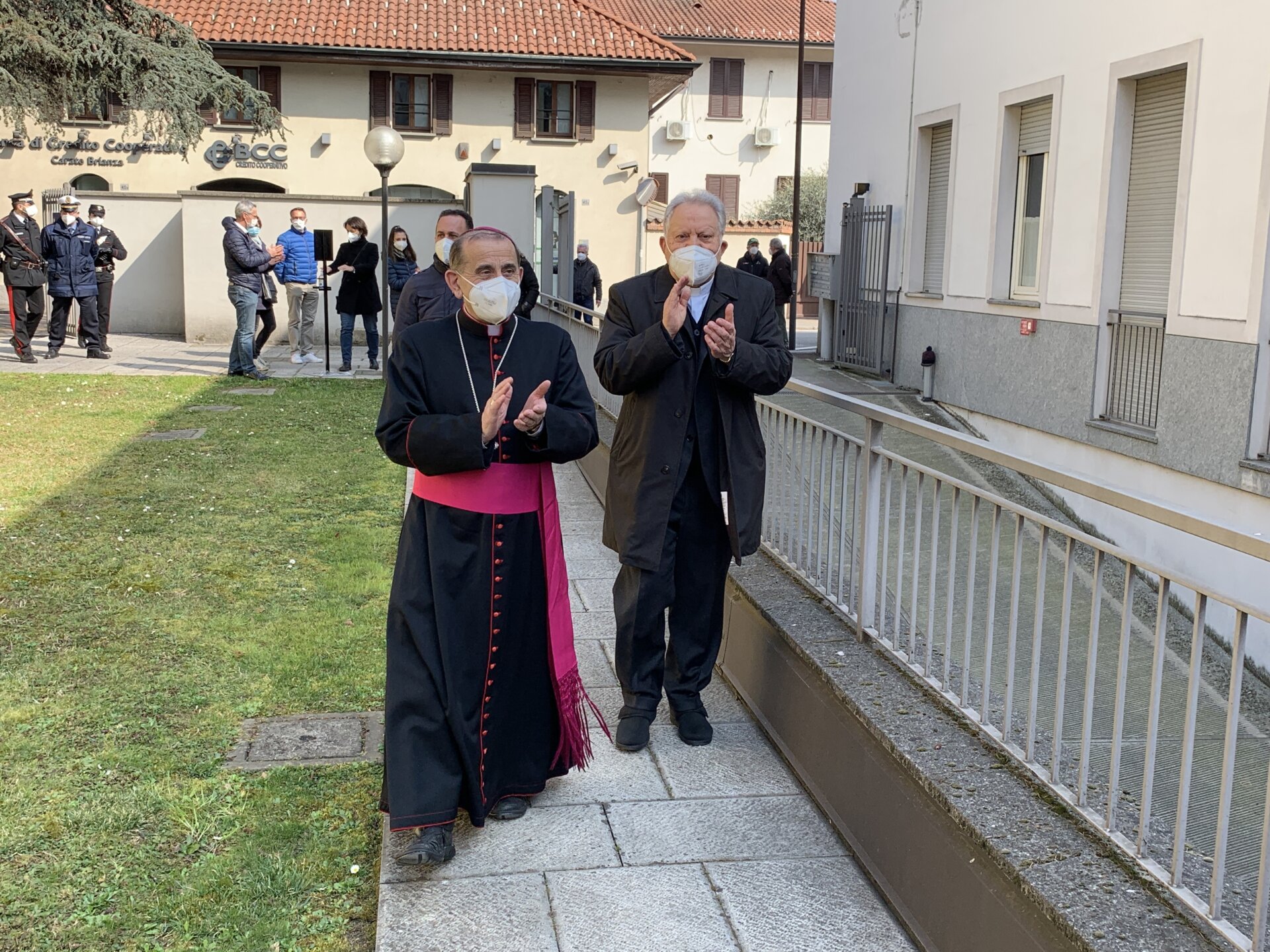 Vimercate arcivescovo Mario Delpini inaugurazione emporio caritas
