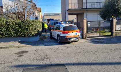 Investita da un'auto, grave una donna