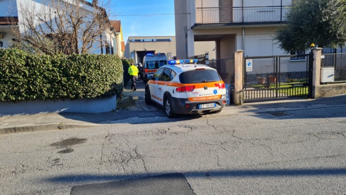 Investita da un’auto, grave una donna