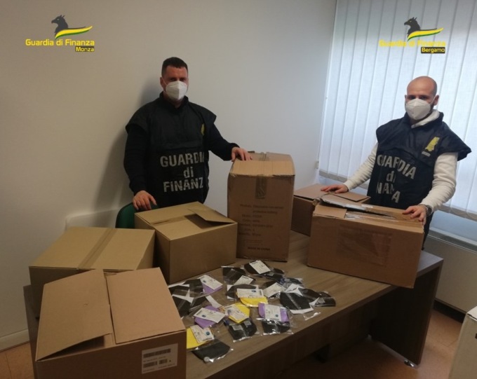 Sequestrate quasi 30mila mascherine non conformi