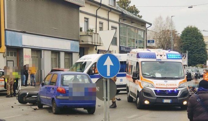 Soccorsi a Cesano dopo un incidente auto moto