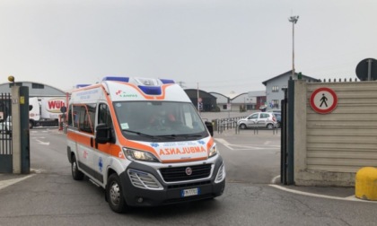 Operaia ferita, sul posto arrivano Polizia locale e ambulanza