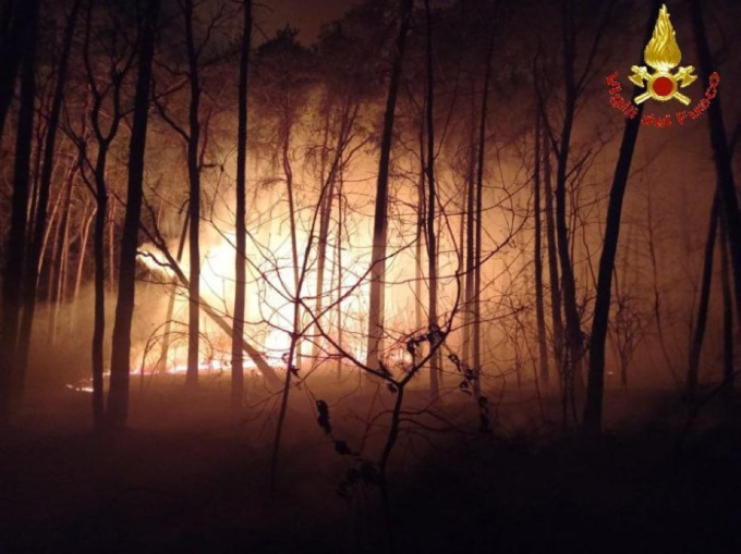 Un altro vasto incendio al Parco delle Groane