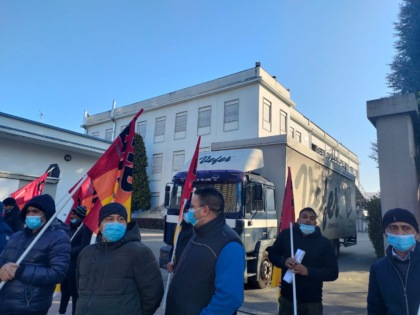 Operai in sciopero “a oltranza” davanti alla Vefer