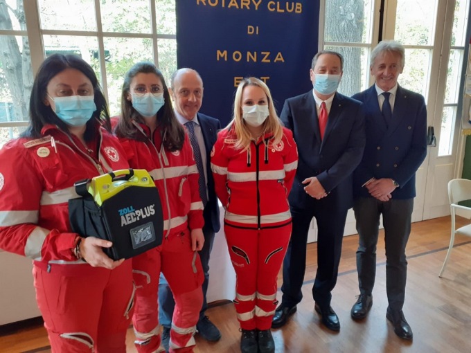 Il Rotary dona cinque defibrillatori alla Croce Rossa