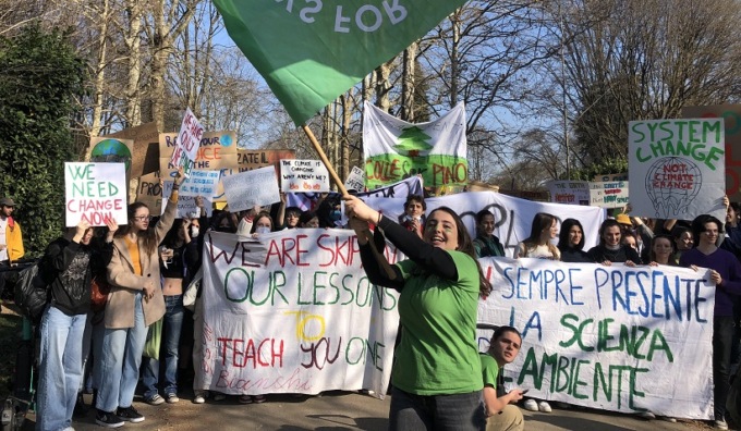 Manifestazione ambientalista: 200 studenti in corteo a Monza