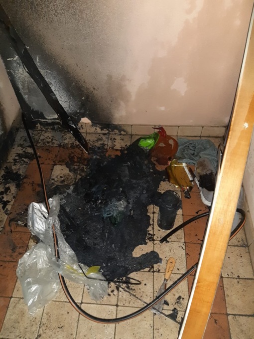 Esplode una bombola di solvente, allarme in centro