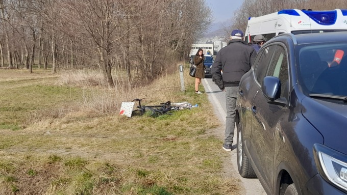 Schianto contro un’auto, gravissimo ciclista seregnese