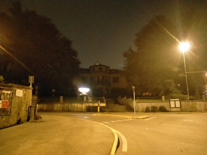 Bollette troppo care, il sindaco “spegne” il Municipio