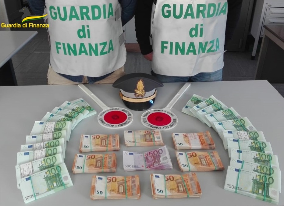 Desio Ironfamily, fatture false indagine Guardia di Finanza di Monza banconote soldi