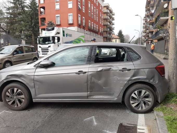 Scontro con un camion: paura per una suora