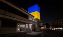 I colori dell'Ucraina "accendono" la Torre Civica