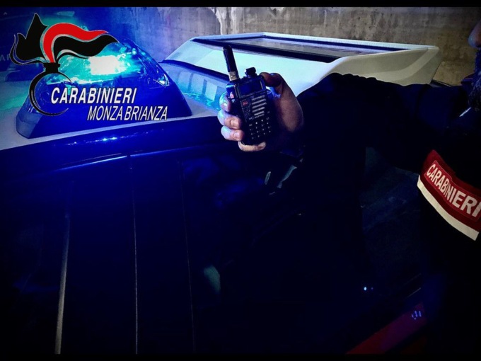 Spaccia cocaina vicino a casa, arrestato nonostante la ricetrasmittente