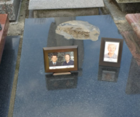 Tomba profanata: rubata una statua di quasi due metri