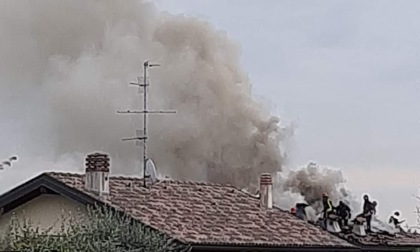 Pompieri a Verano per un tetto in fiamme