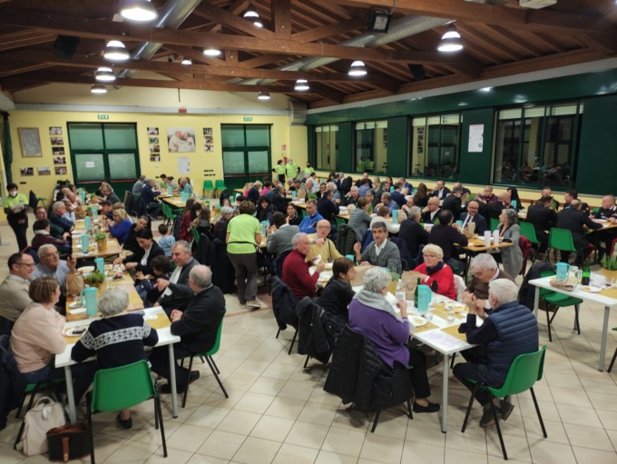 Non c’è pace a Mezzago: la Sagra dell’Asparago Rosa è subito… pepata