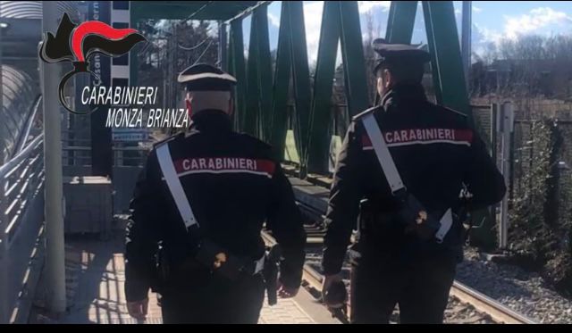Calci e pugni al macchinista del treno, denunciati tre minorenni