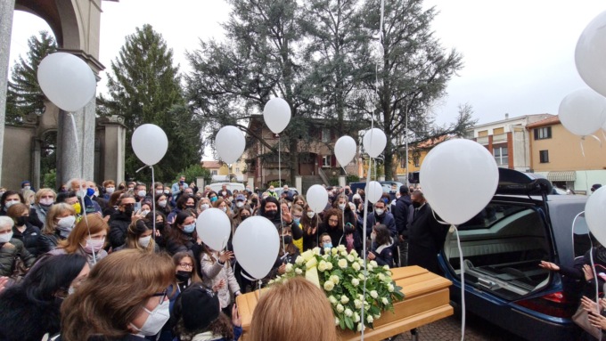 Una folla immensa per l’ultimo saluto al maestro Daniele