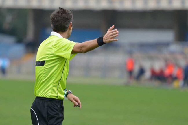 Nel calcio giovanile troppa violenza contro gli arbitri