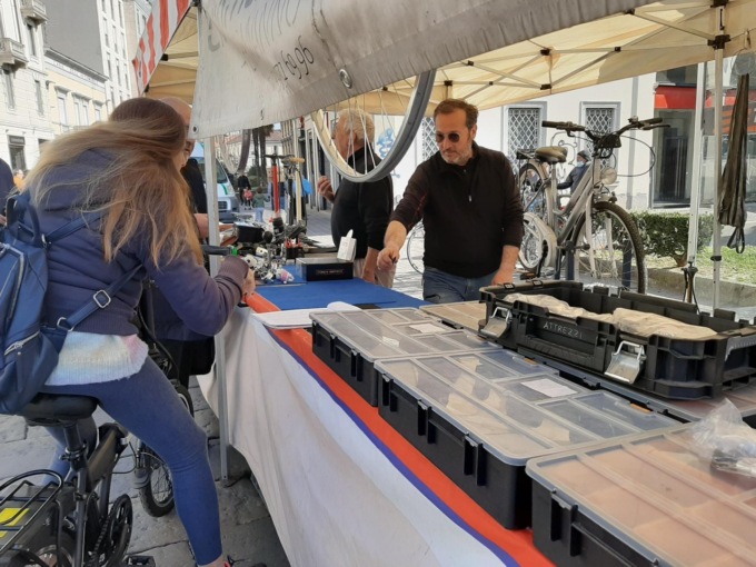 “Il furgone disturba”: ciclofficina a rischio. La petizione online per salvarla