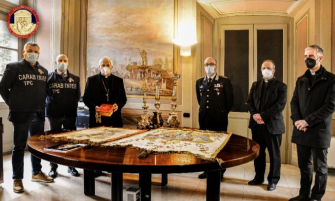 I Carabinieri per la Tutela del Patrimonio Culturale restituiscono dei beni ecclesiastici rubati nel 2021