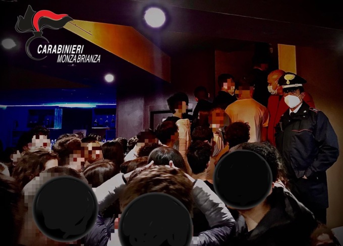 Scoperta discoteca abusiva in un bar del centro