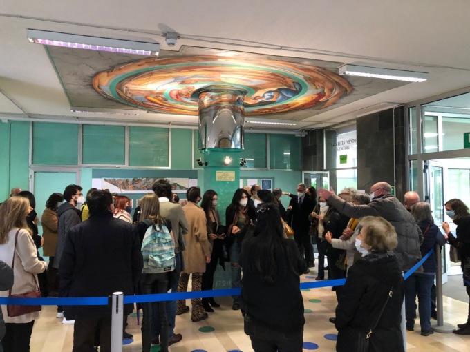 Il Frisi si trasforma in una galleria d’arte