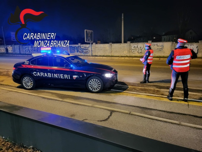 Vede i Carabinieri e si dà alla fuga: 46enne fermato con la droga