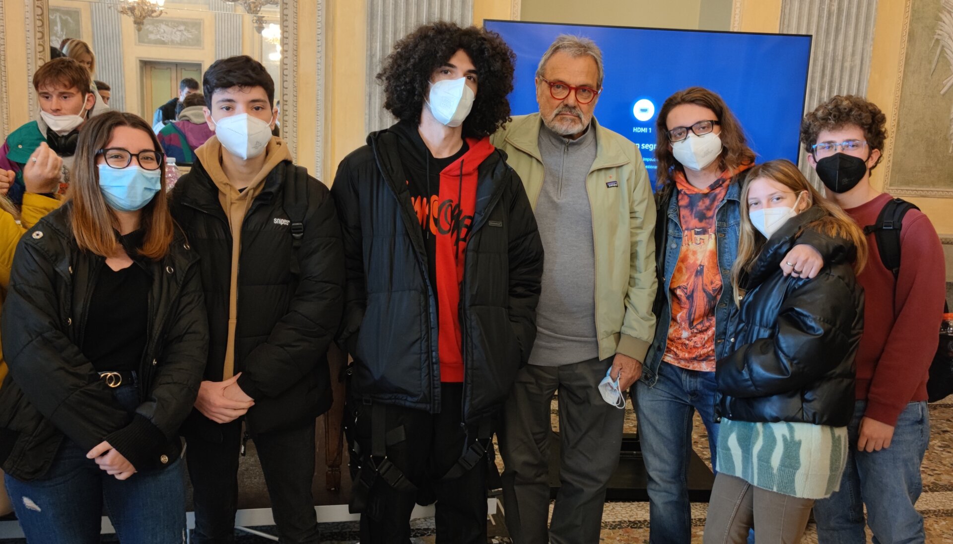 Oliviero Toscani con alcuni studenti dell'Indirizzo Audiovisivo Multimediale del liceo artistico Nanni Valentini