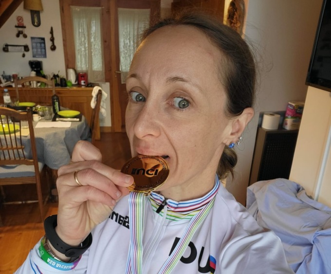 Spettacolo argentino: medaglia d’oro e maglia iridata per Karin Tosato