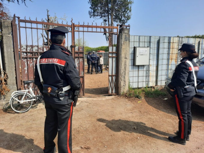 Minaccia di farsi esplodere, 62enne salvato dai Carabinieri