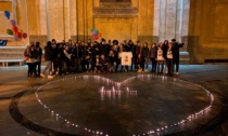 Tutti in piazza per "festeggiare" il compleanno di Simone, ucciso sei mesi fa