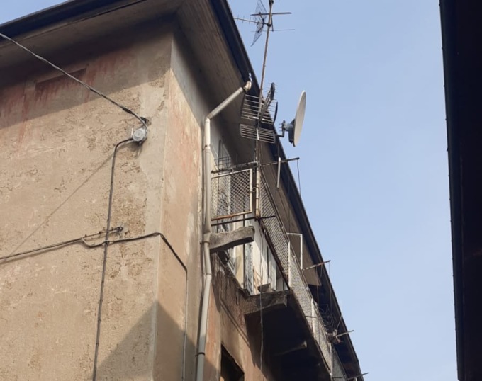 Crolla un balcone: attimi di paura a Bernareggio