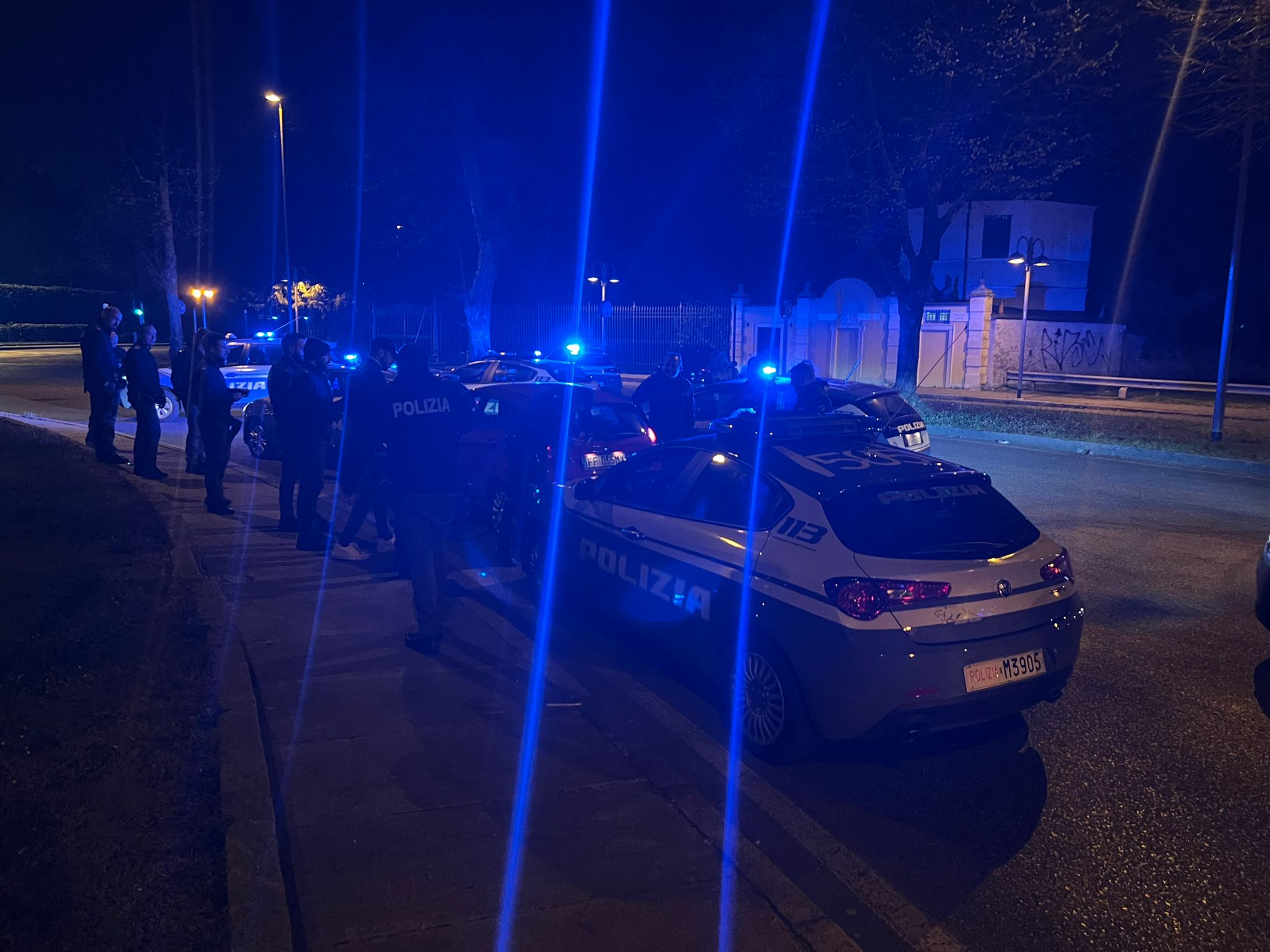 Monza Polizia di stato inseguimento auto danneggiata