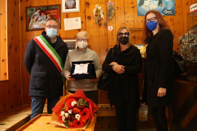 Chiude la Latteria Sanvito, dal Comune una targa di ringraziamento e riconoscimento