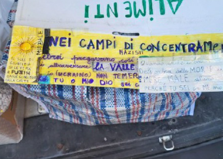 Dona vestiti, cibo e… poesie al popolo ucraino