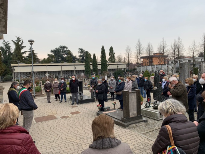 Troppi morti per Covid, il cimitero non basta più