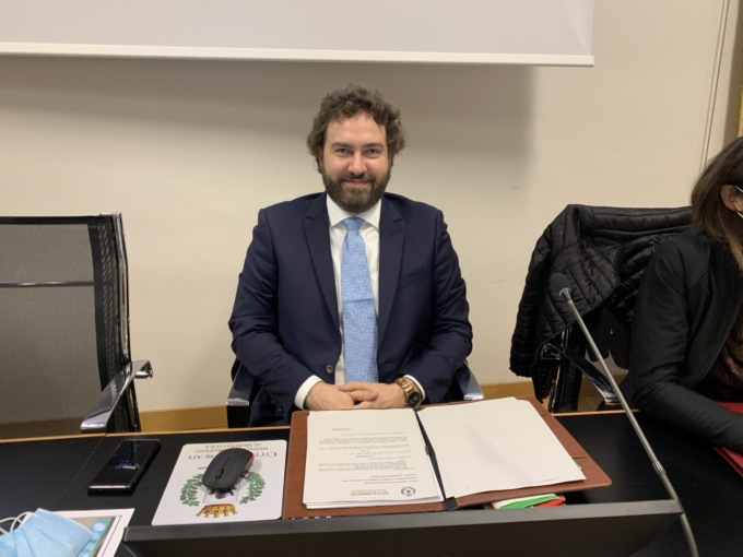 Il caso dell’amica di partito assunta in Comune dal sindaco spacca la Giunta di Vimercate