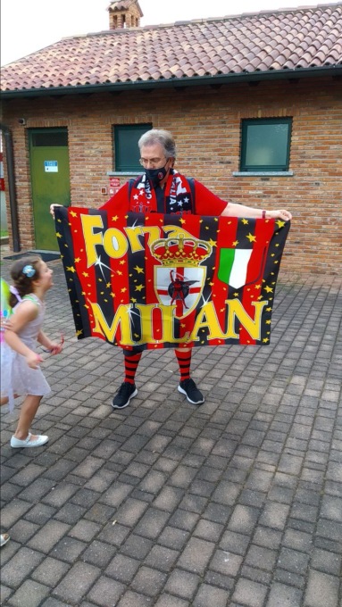 Don Giuseppe festeggia lo scudetto del Milan  con un simpatico sfottò ai «cugini»