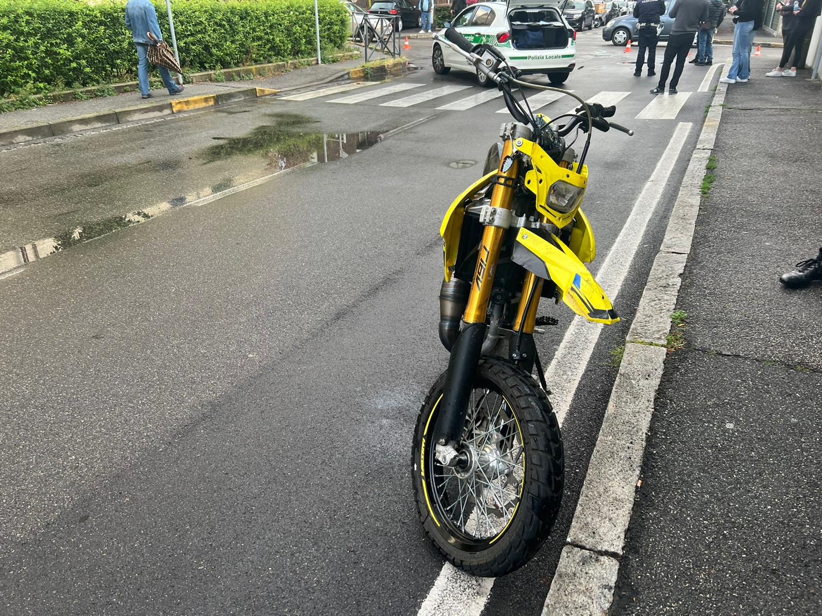 Monza incidente auto moto Polizia locale