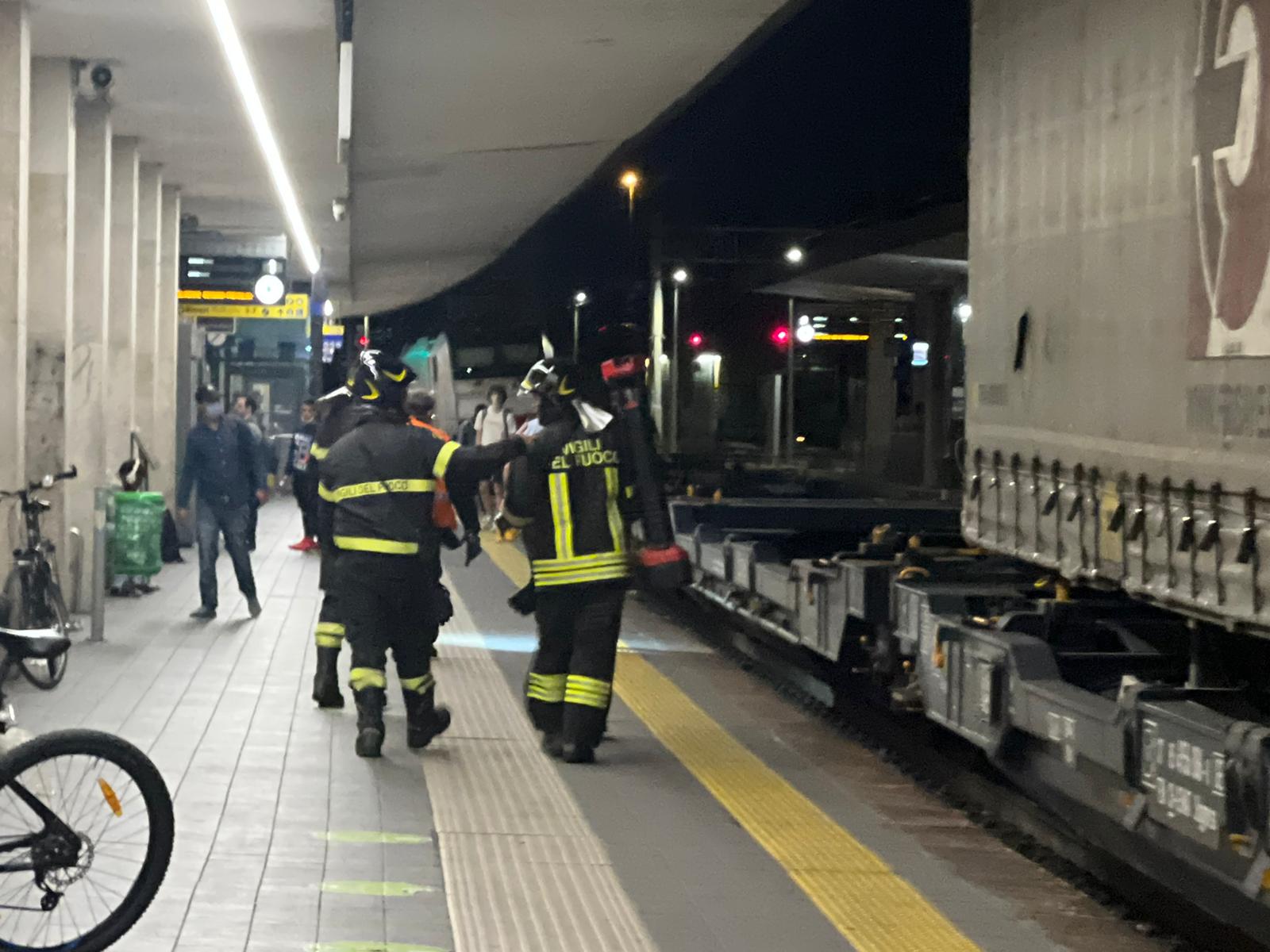 stazione Monza treno uomo morto soccorsi