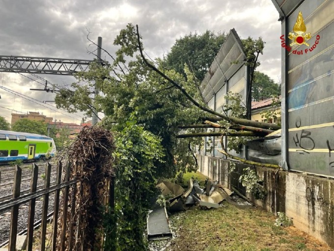 Tempesta in Brianza, decine d’interventi dei pompieri