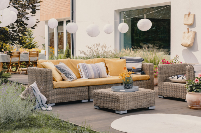 Come arredare il giardino e la terrazza: le tendenze per l’estate 2022