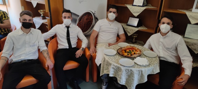 All’istituto Olivetti gli studenti dell’Ardigò diventano pizzaioli per un giorno